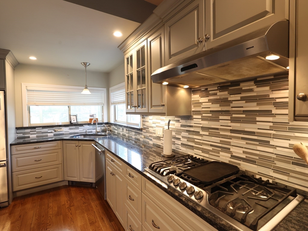 24 Talbot Street Saugus, MA 01906 - Photo 13 of 41