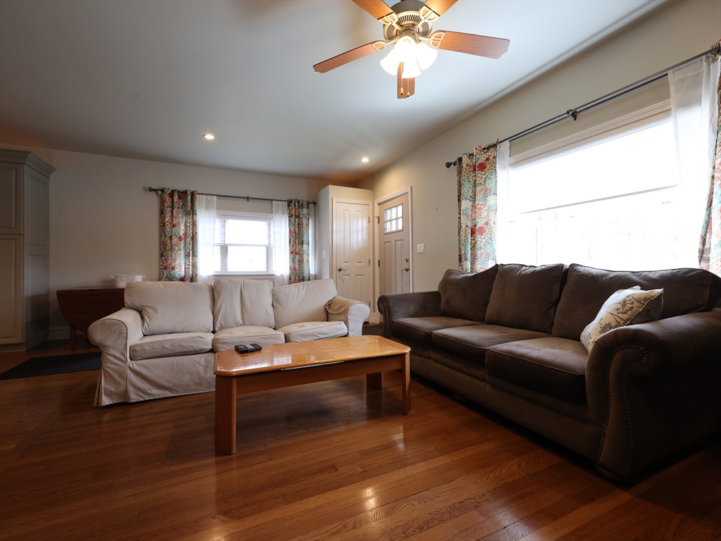 24 Talbot Street Saugus, MA 01906 - Photo 7 of 41