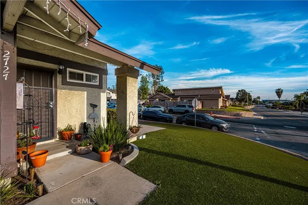 $1,250,000 | 1403 East Sail Avenue, Orange, CA 92865