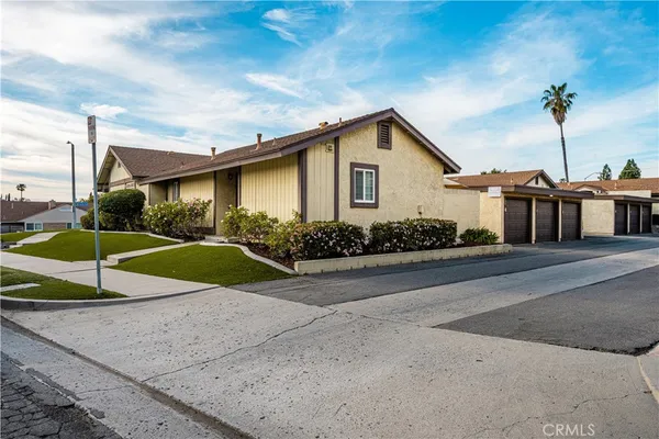 $1,250,000 | 1403 East Sail Avenue, Orange, CA 92865