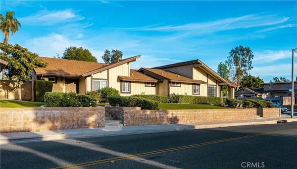 $1,250,000 | 1403 East Sail Avenue, Orange, CA 92865