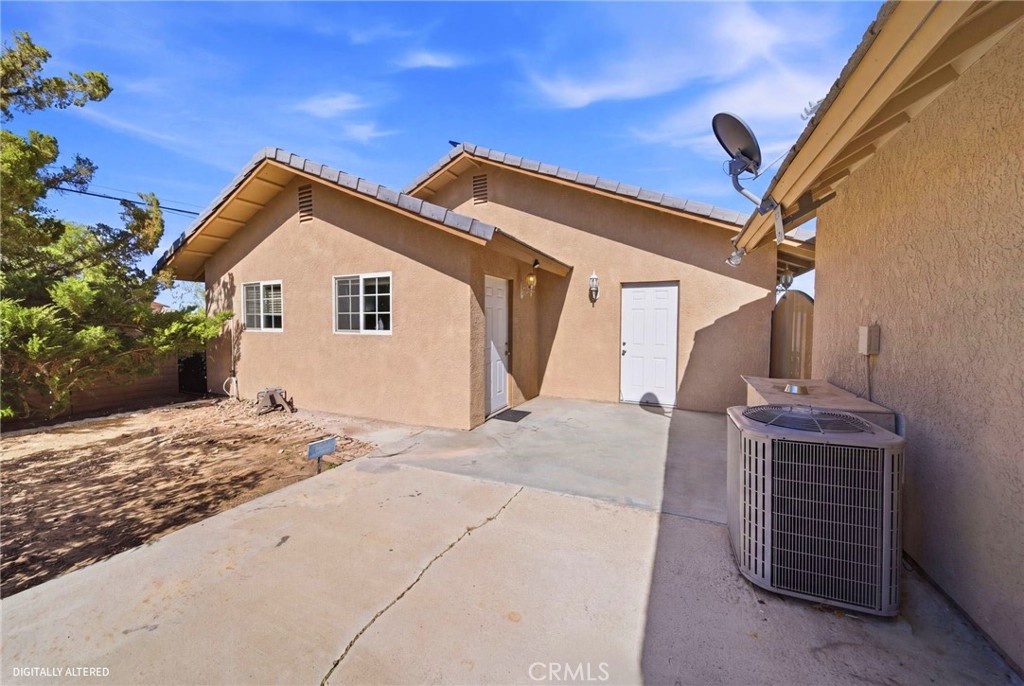 19670 Tonkawan Road Apple Valley, CA 92307 - Photo 58 of 70 Four Car Tandem Garage
