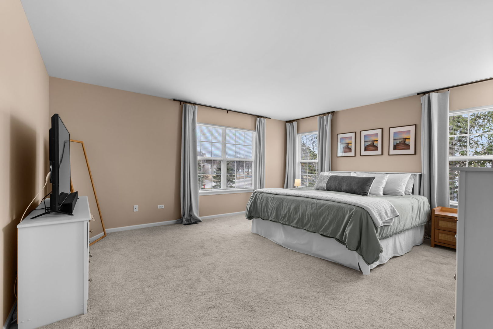 810 Oak Hollow Road Crystal Lake, IL 60014 - Photo 11 of 32