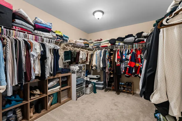 $350,000 | 810 Oak Hollow Road, Crystal Lake, IL 60014