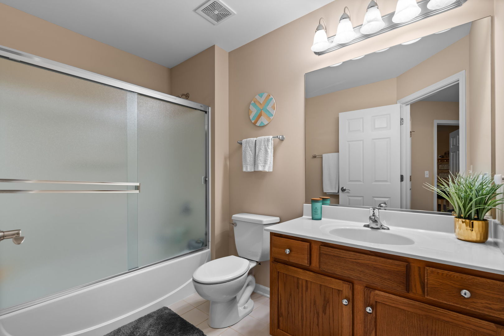 810 Oak Hollow Road Crystal Lake, IL 60014 - Photo 18 of 32