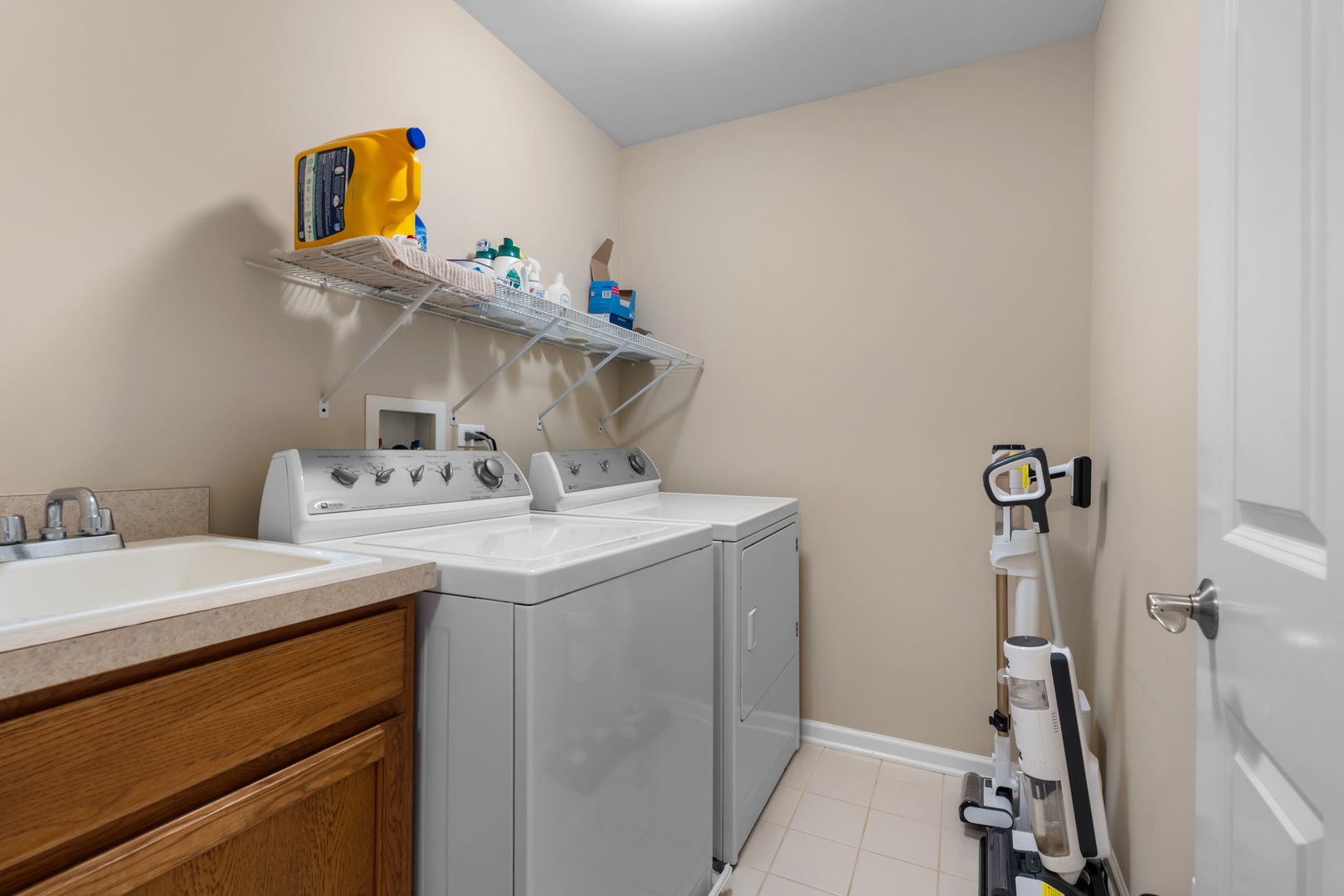 810 Oak Hollow Road Crystal Lake, IL 60014 - Photo 19 of 32