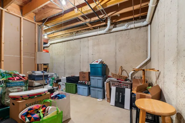 $350,000 | 810 Oak Hollow Road, Crystal Lake, IL 60014