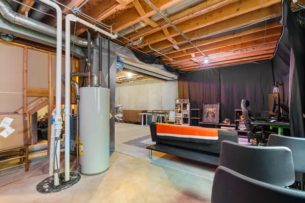 $350,000 | 810 Oak Hollow Road, Crystal Lake, IL 60014