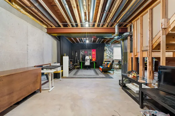 $350,000 | 810 Oak Hollow Road, Crystal Lake, IL 60014