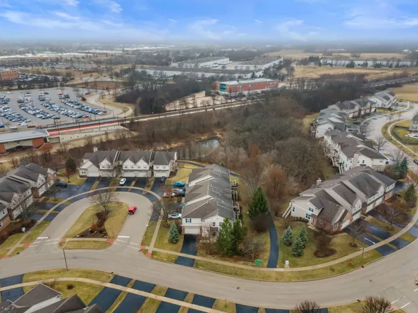 $350,000 | 810 Oak Hollow Road, Crystal Lake, IL 60014