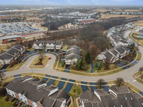 $350,000 | 810 Oak Hollow Road, Crystal Lake, IL 60014