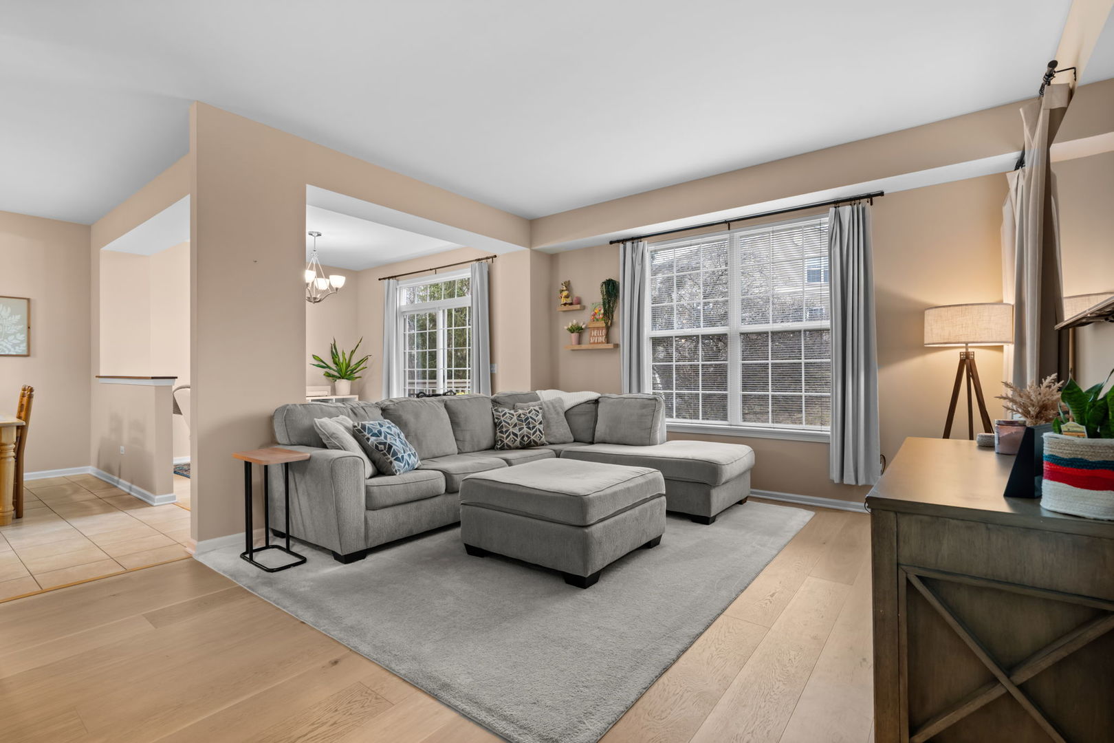 810 Oak Hollow Road Crystal Lake, IL 60014 - Photo 4 of 32