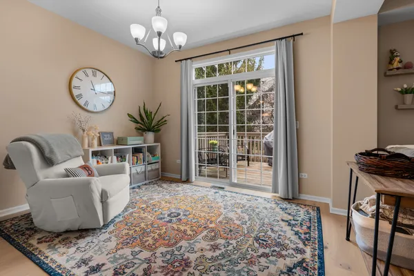 $350,000 | 810 Oak Hollow Road, Crystal Lake, IL 60014