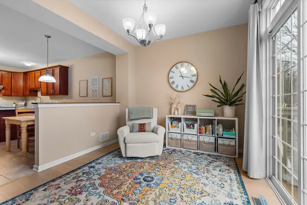 $350,000 | 810 Oak Hollow Road, Crystal Lake, IL 60014