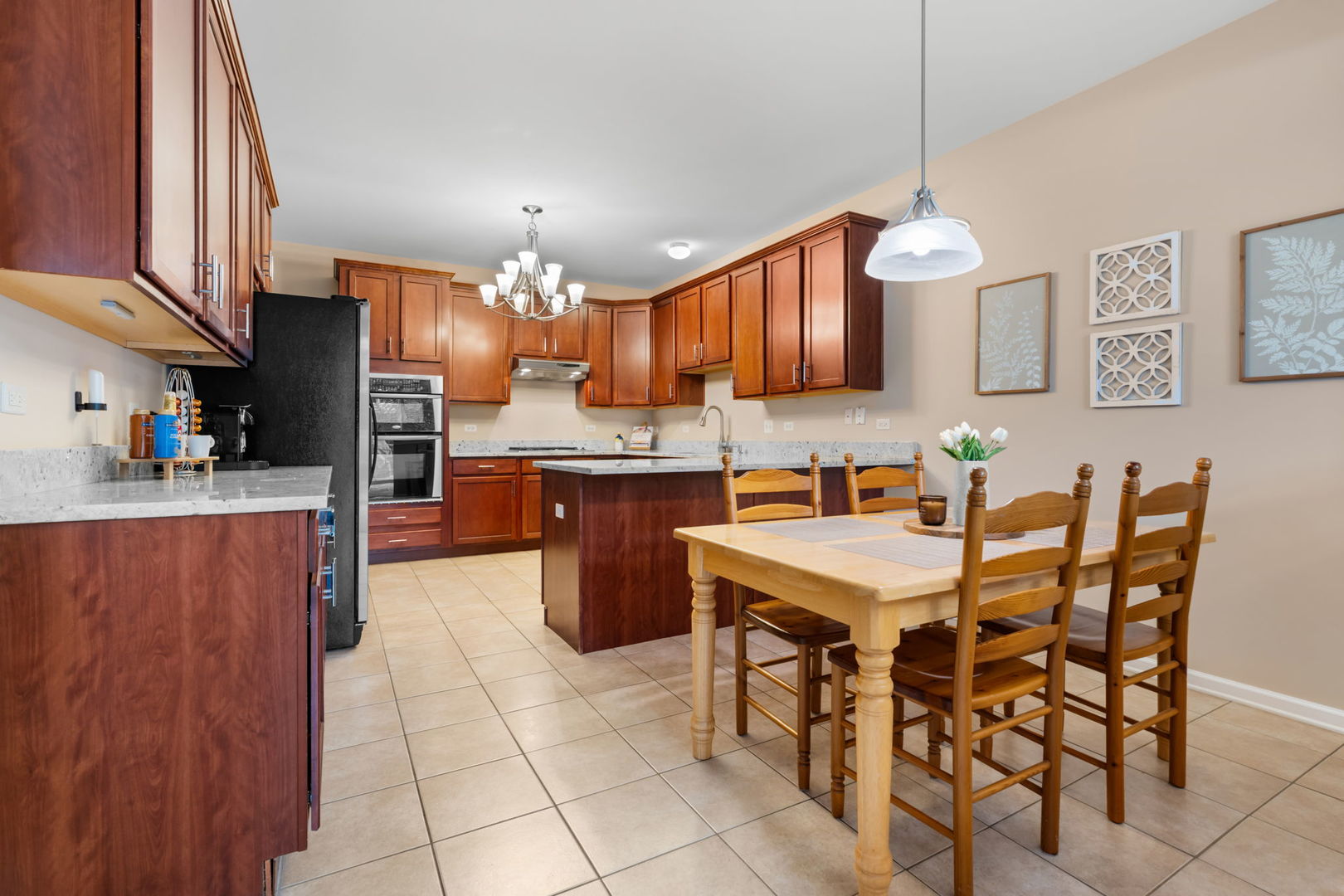 810 Oak Hollow Road Crystal Lake, IL 60014 - Photo 7 of 32