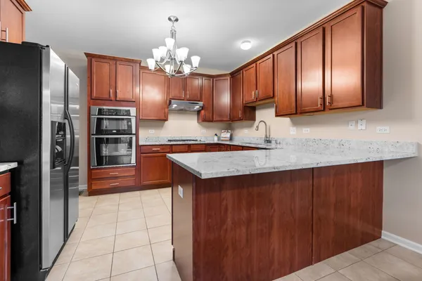 $350,000 | 810 Oak Hollow Road, Crystal Lake, IL 60014