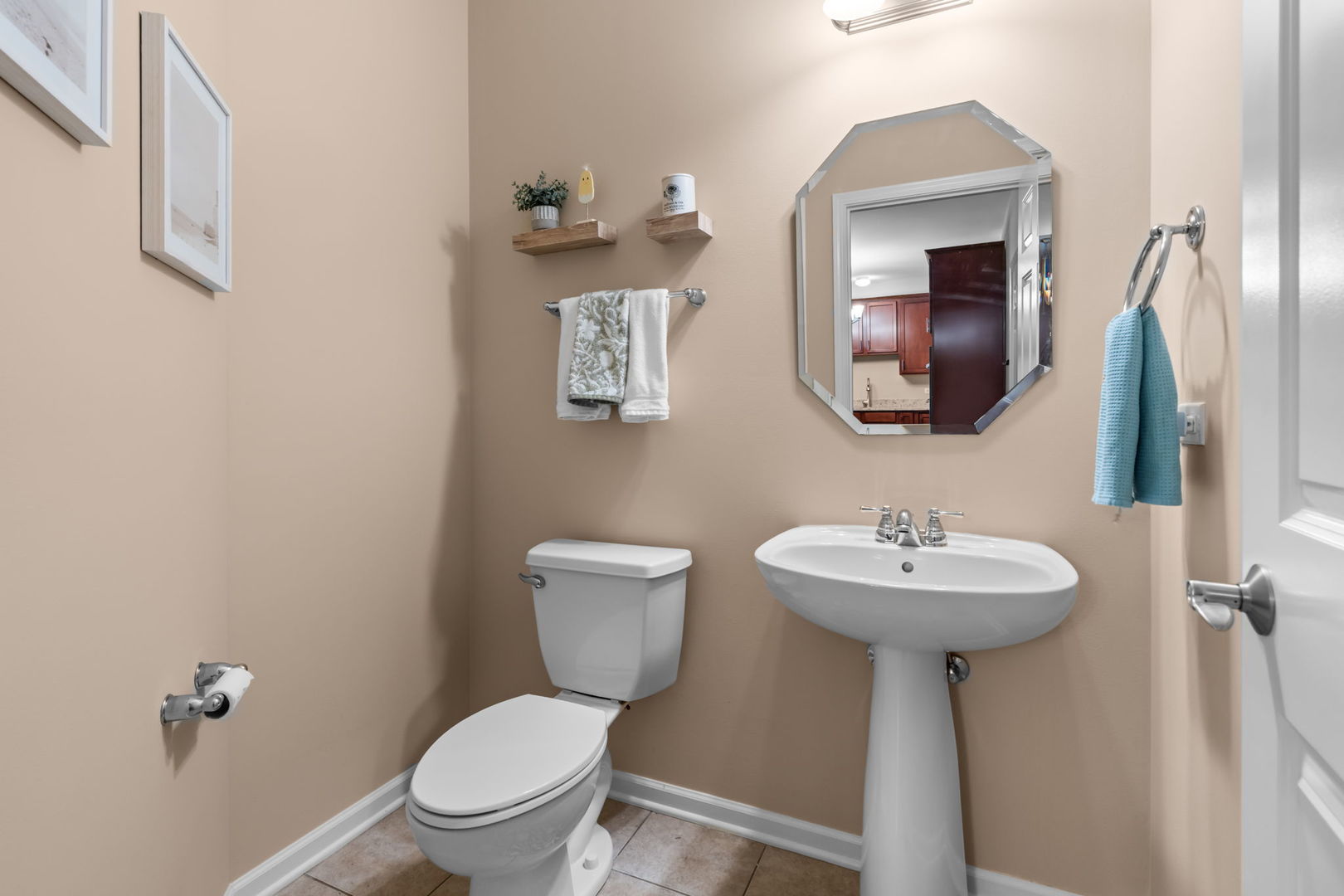 810 Oak Hollow Road Crystal Lake, IL 60014 - Photo 10 of 32