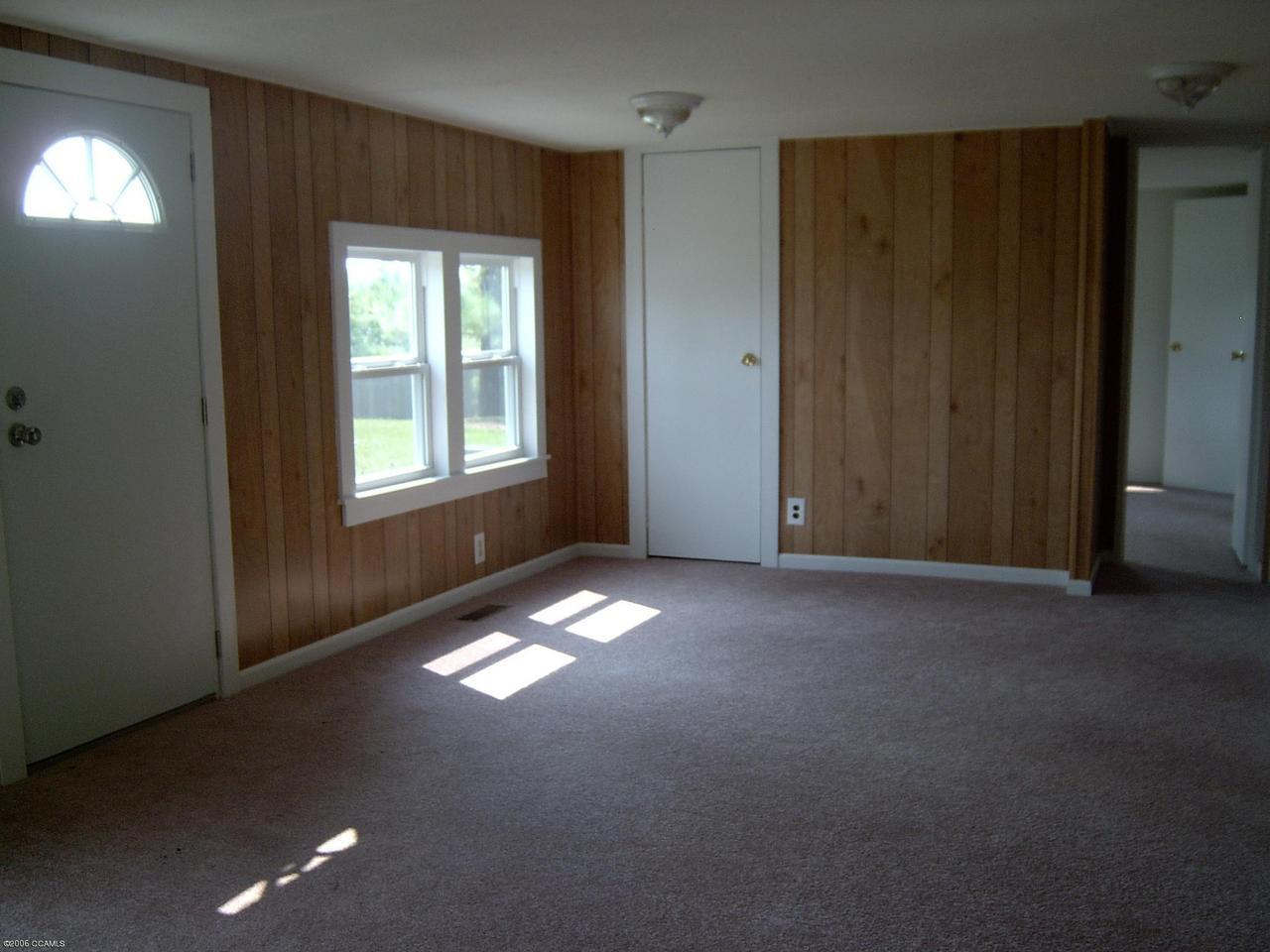385 Firetower Road Beaufort, NC 28516 - Photo 4 of 11 Living Room