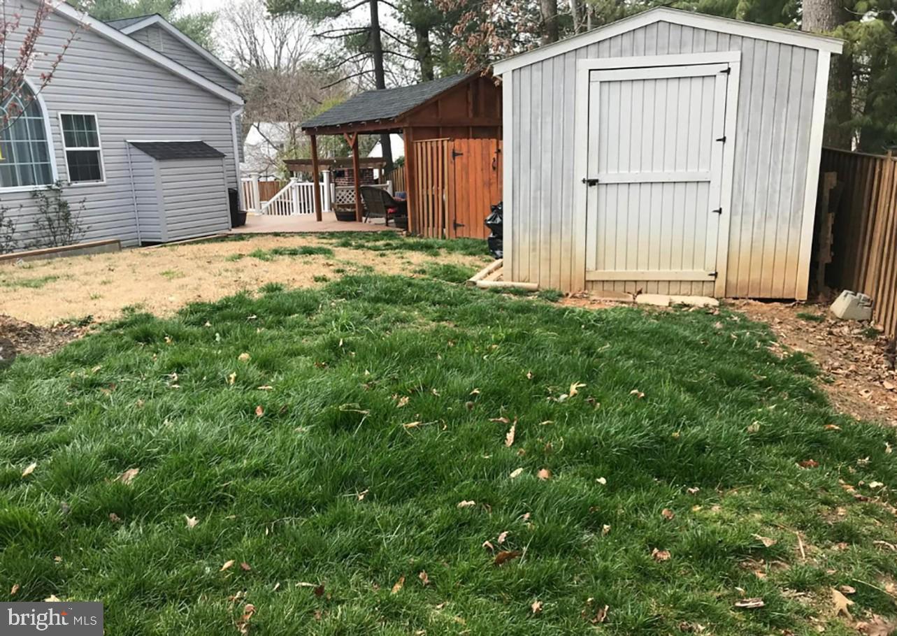 5049 Kenerson Drive Fairfax, VA 22032 - Photo 7 of 14 back yard