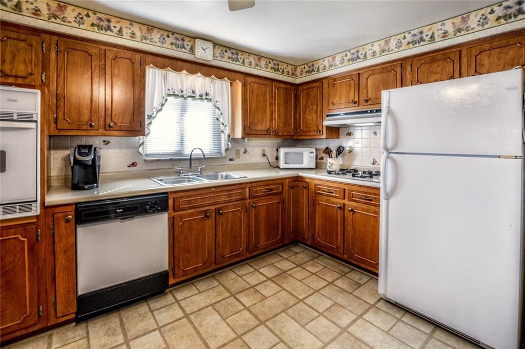 1289 Low Grade Road Harwick, PA 15049 - Photo 7 of 19 The easy to clean laminate floor in the kitchen is ideal for families with small children or dogs. A custom backsplash across 2 walls provides the space with a warm homey touch.