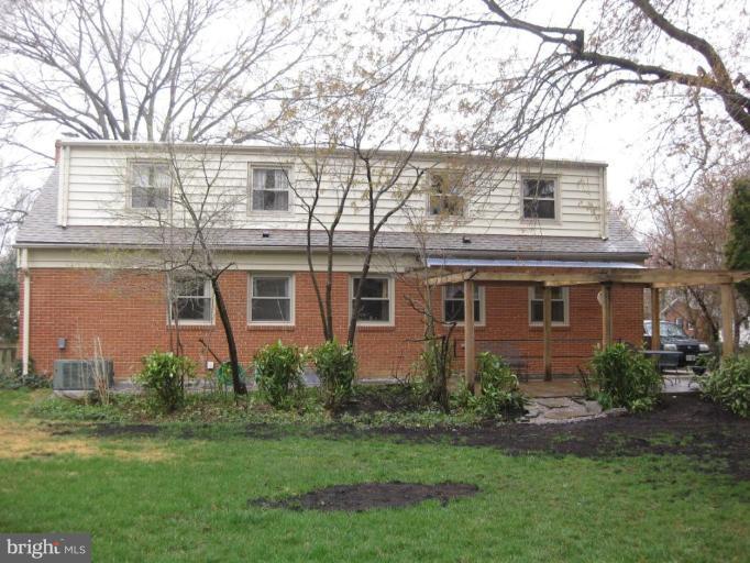 8621 Highgate Road Alexandria, VA 22308 - Photo 2 of 16 Exterior (Rear)