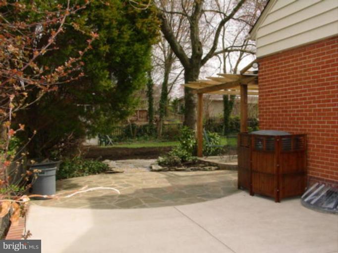 8621 Highgate Road Alexandria, VA 22308 - Photo 13 of 16 Exterior #2