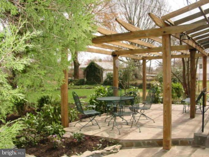 8621 Highgate Road Alexandria, VA 22308 - Photo 15 of 16 Patio 2