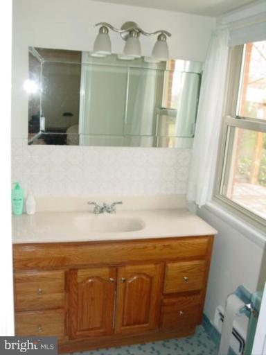 8621 Highgate Road Alexandria, VA 22308 - Photo 7 of 16 Bath #1