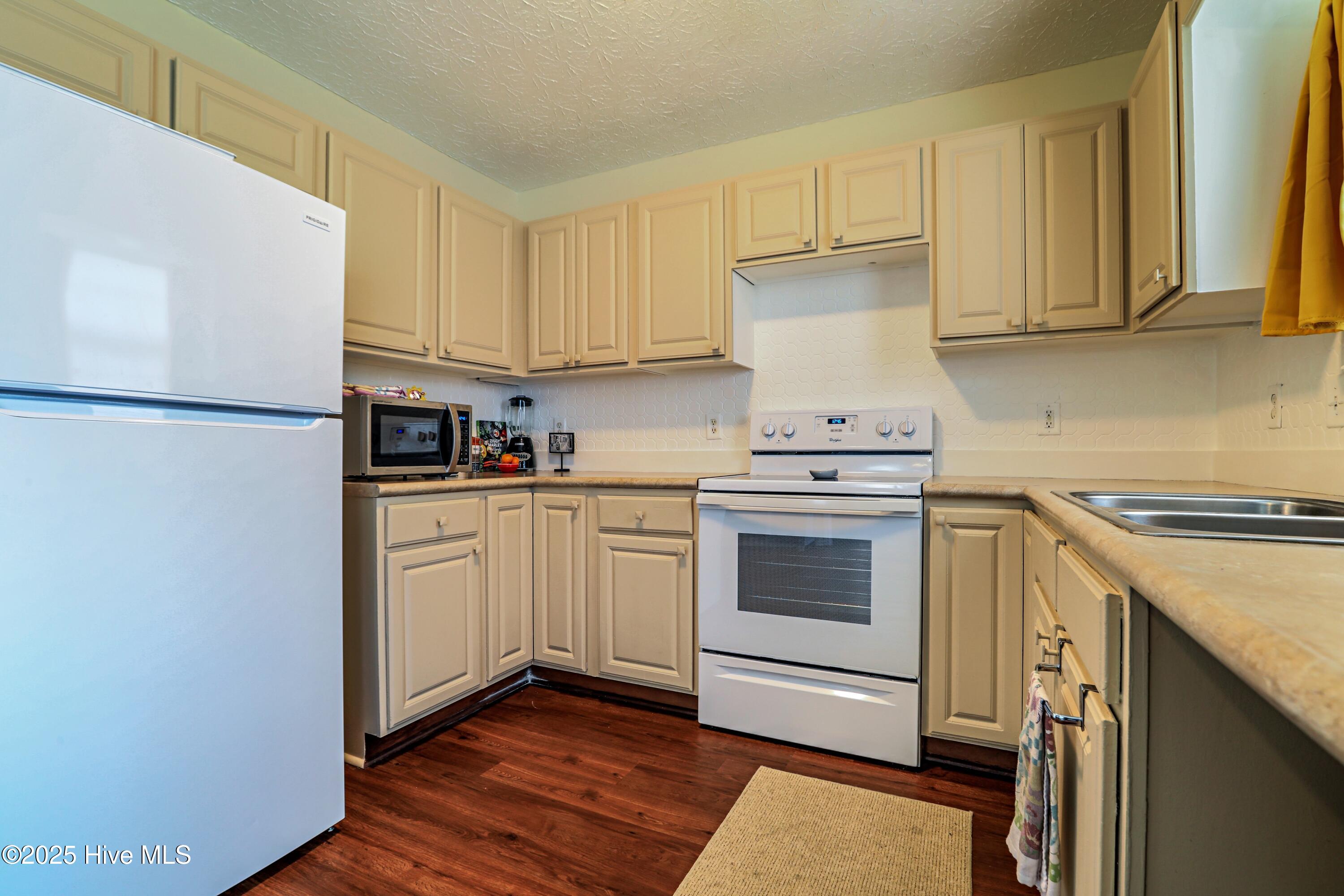 229 Red Carnation Drive Holly Ridge, NC 28445 - Photo 8 of 34 HP3V6A9425