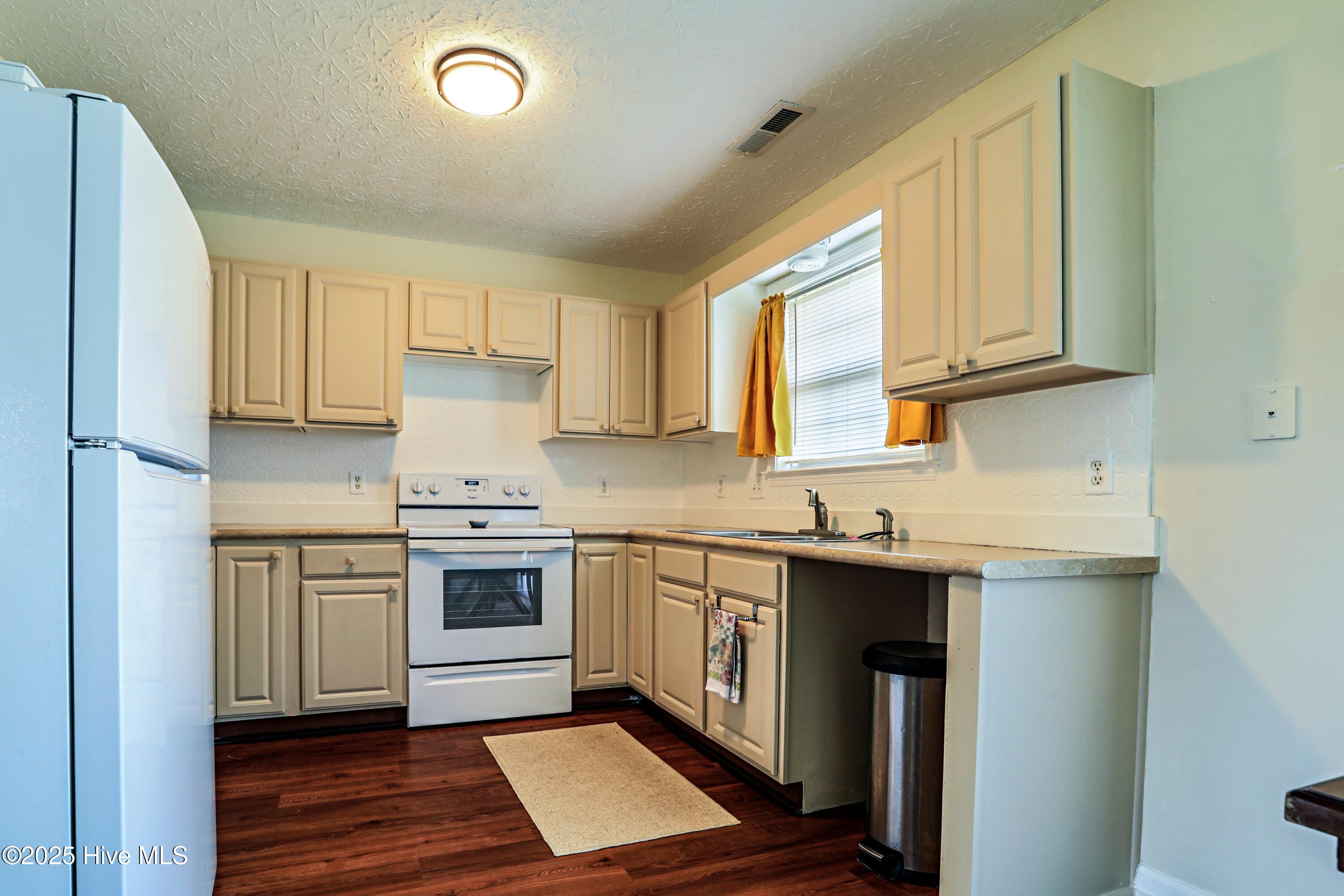 229 Red Carnation Drive Holly Ridge, NC 28445 - Photo 9 of 34 HP3V6A9346