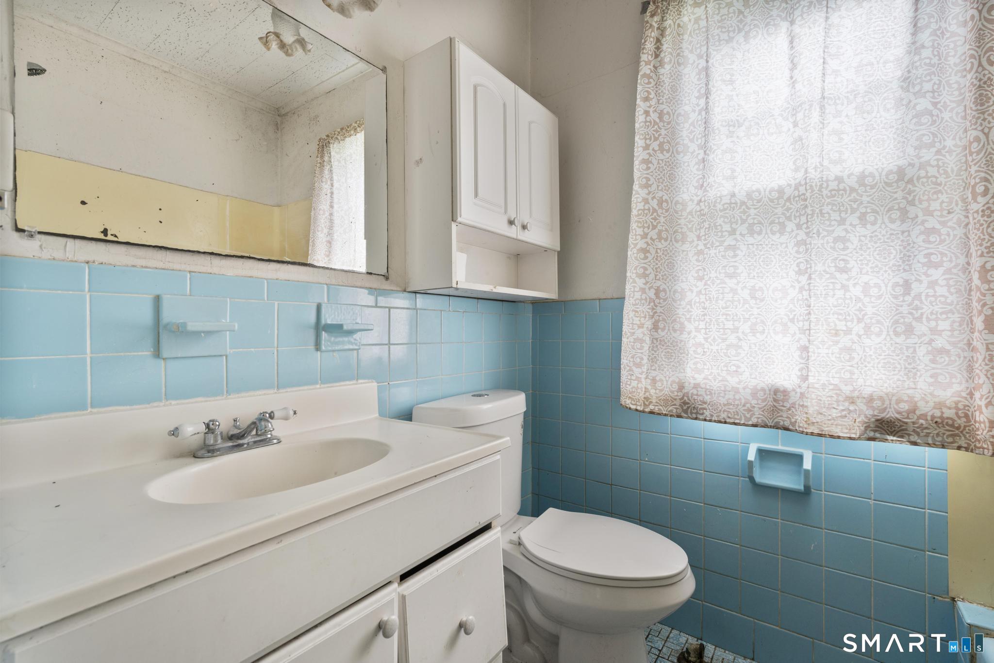 663 White Plains Road Trumbull, CT 06611 - Photo 20 of 32
