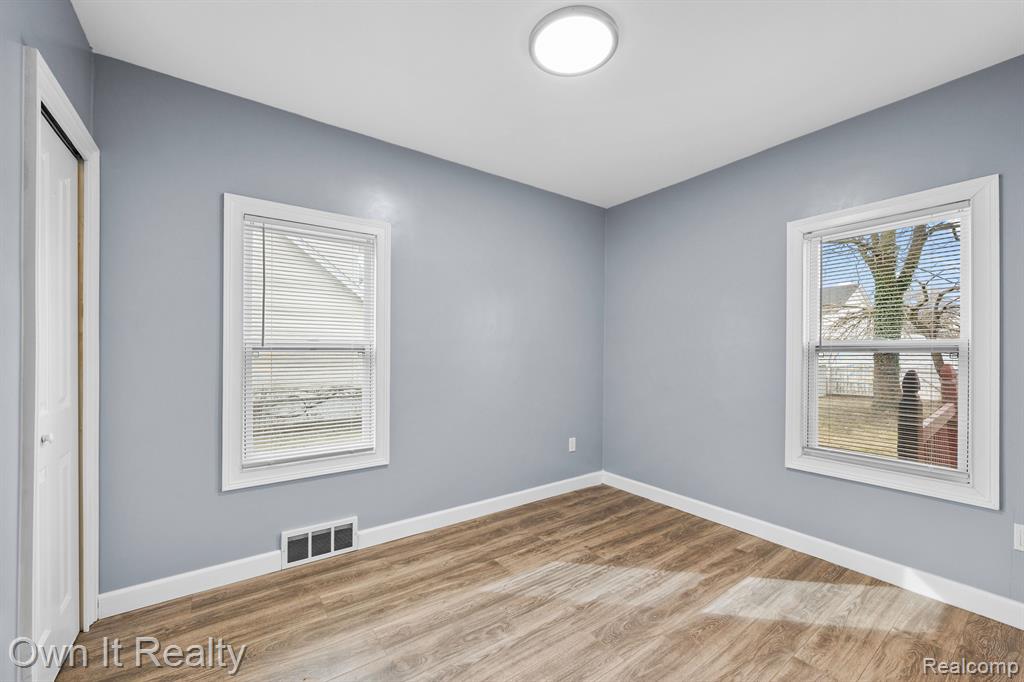 7335 Maple Street Dearborn, MI 48126 - Photo 14 of 34