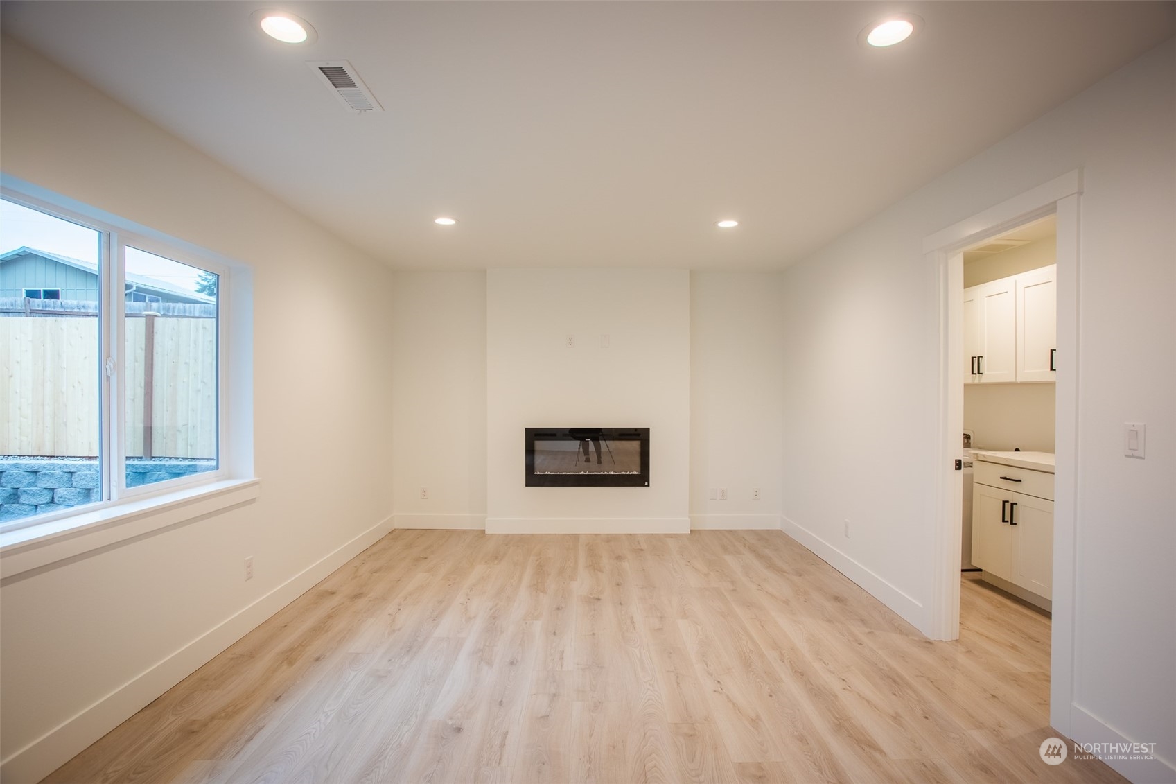 14044 Southeast 200th Street Renton, WA 98058 - Photo 8 of 24 Gallery Image 8