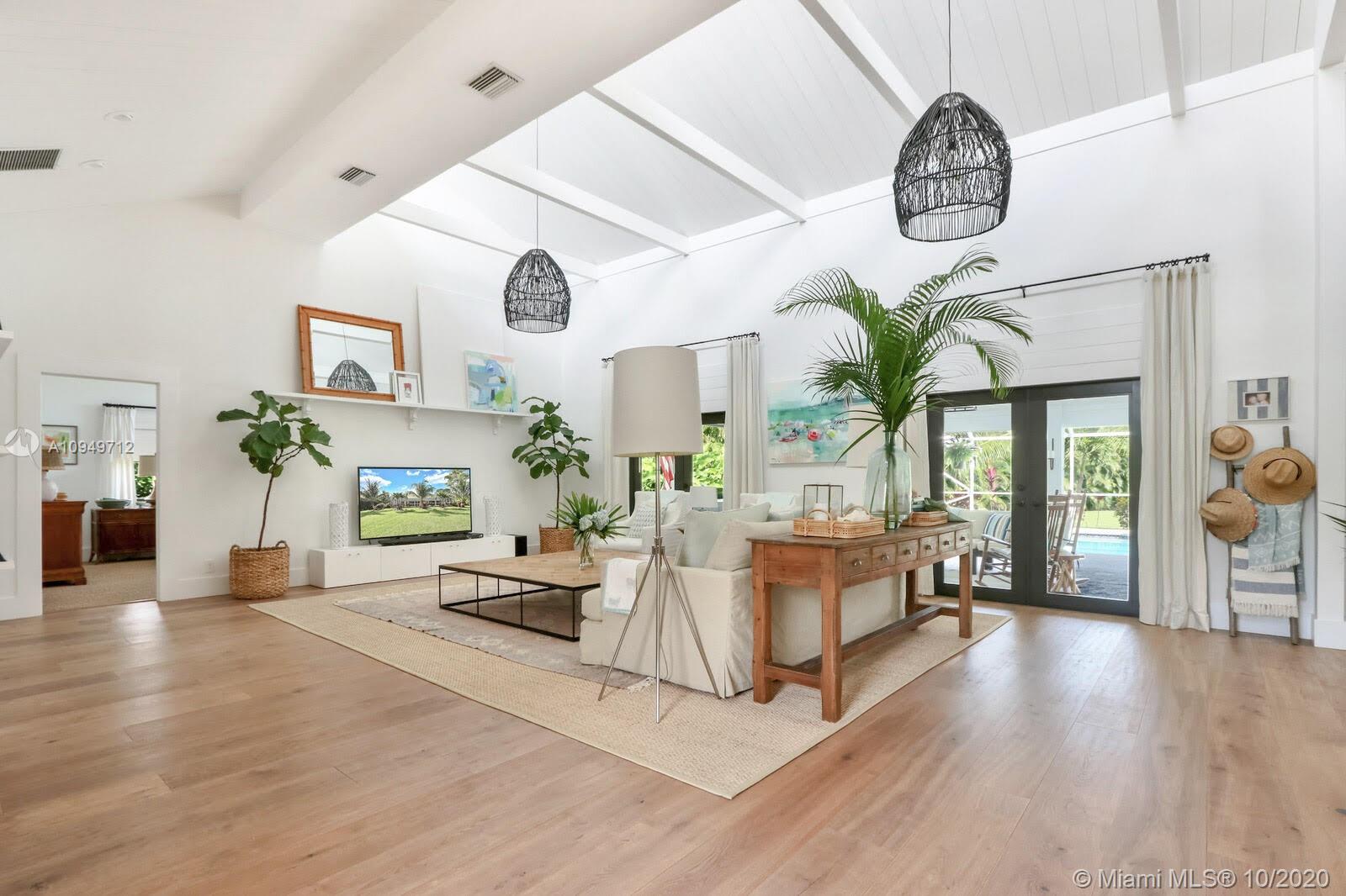6115 Wood Creek Road Jupiter, FL 33458 - Photo 11 of 49 Living Room