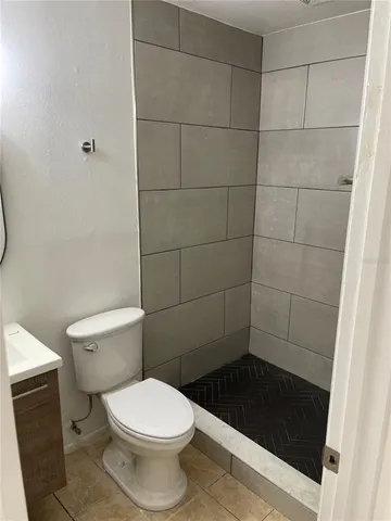 $1,995 | 3814 Valley Tree Drive, Tampa, FL 33610