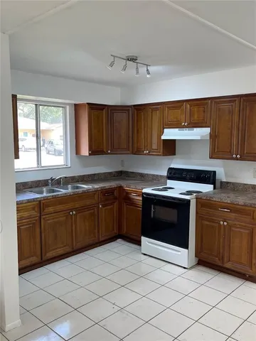 $1,995 | 3814 Valley Tree Drive, Tampa, FL 33610