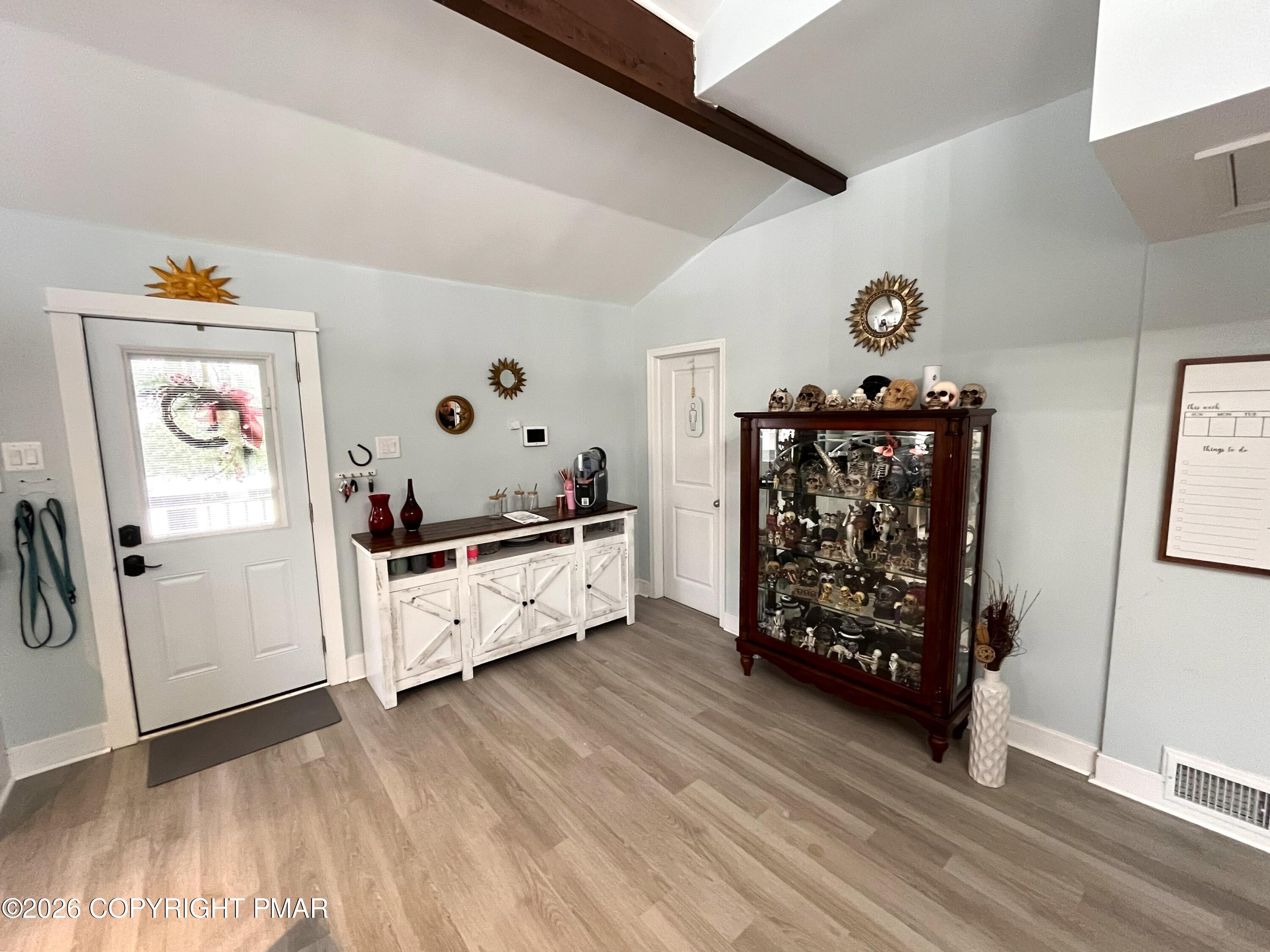 29 Hopi Road Jim Thorpe, PA 18229 - Photo 23 of 44 a living room with furniture and wooden floor