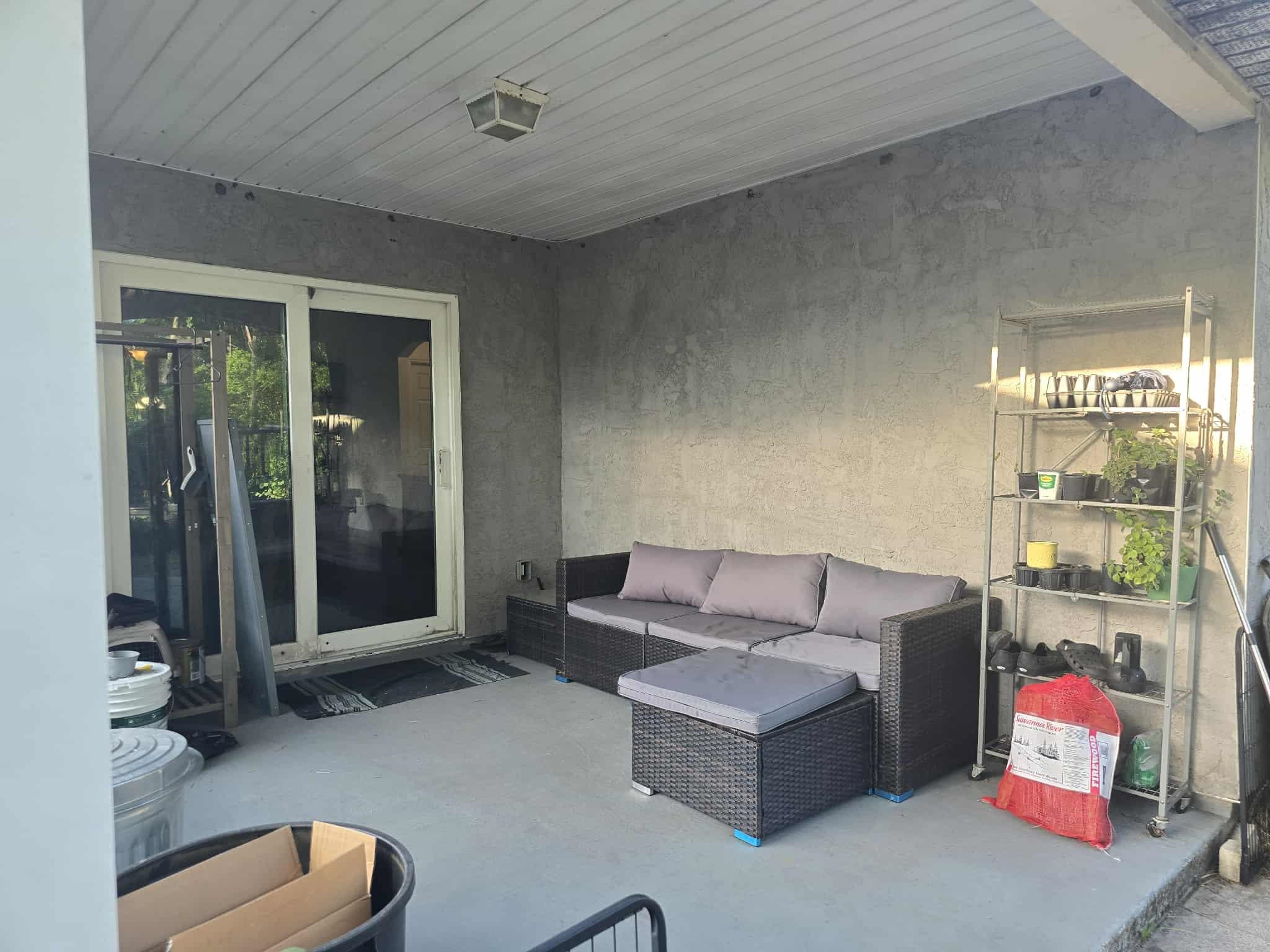 921 Avery Street St. Augustine, FL 32084 - Photo 22 of 29 a living room with furniture