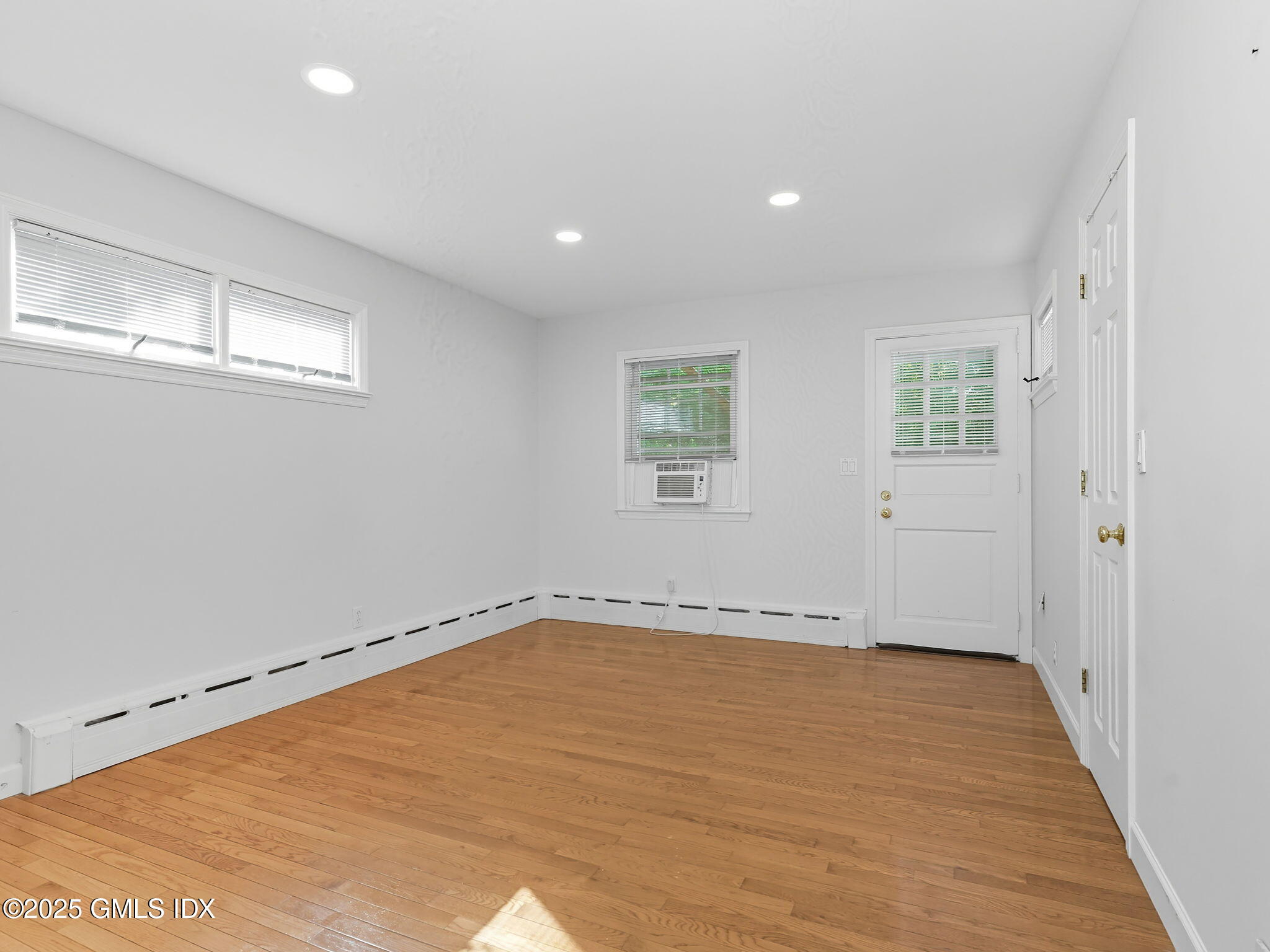 76 Plymouth Road Stamford, CT 06906 - Photo 13 of 47 17-web-or-mls-76-plymouth-rd