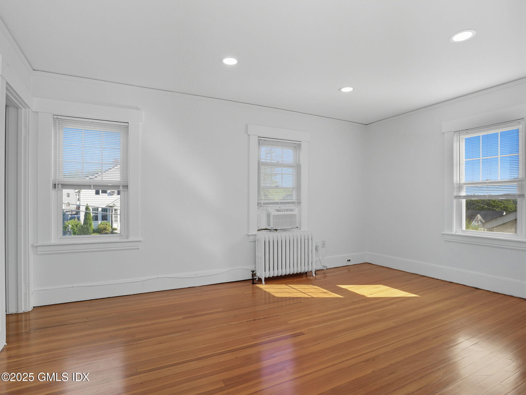 76 Plymouth Road Stamford, CT 06906 - Photo 16 of 47 21-web-or-mls-76-plymouth-rd