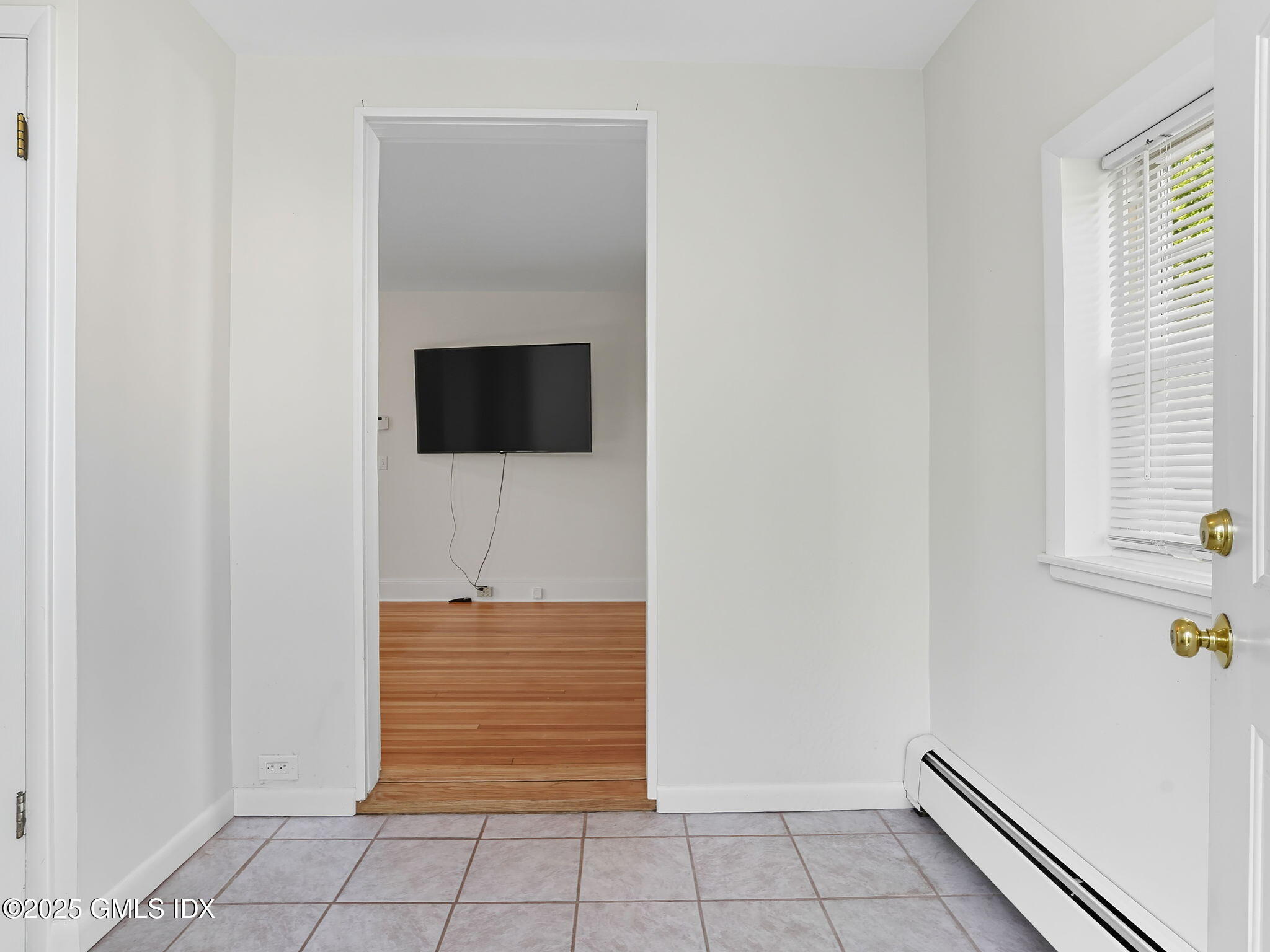 76 Plymouth Road Stamford, CT 06906 - Photo 2 of 47 2-web-or-mls-76-plymouth-rd