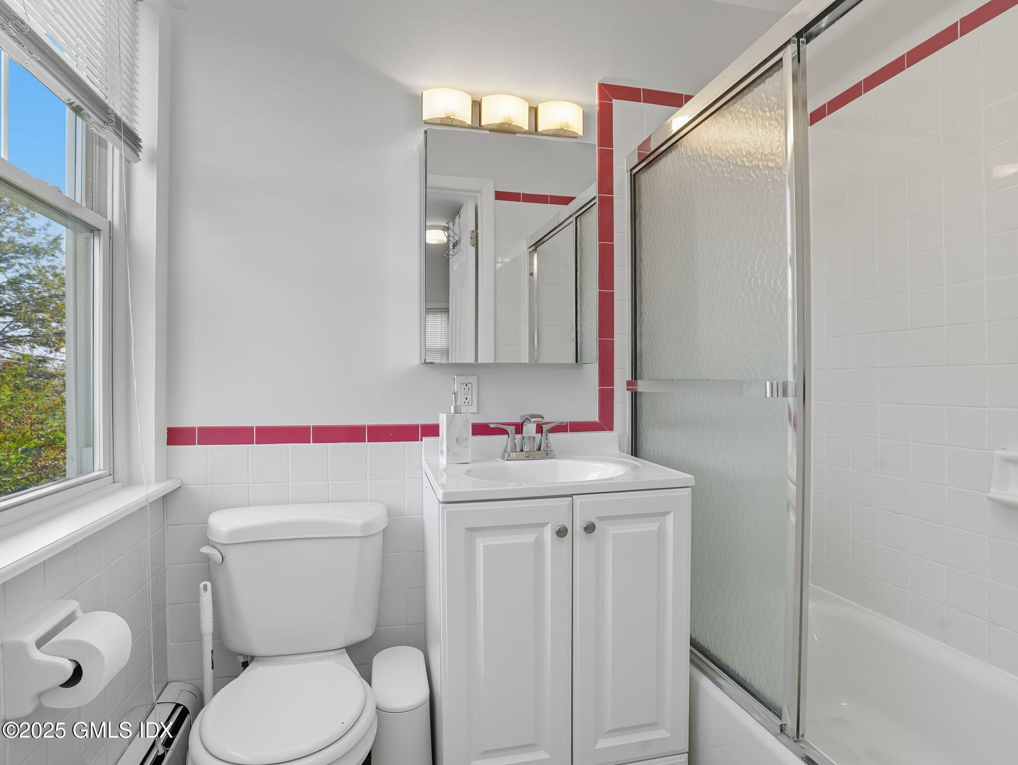 76 Plymouth Road Stamford, CT 06906 - Photo 3 of 47 3-web-or-mls-76-plymouth-rd