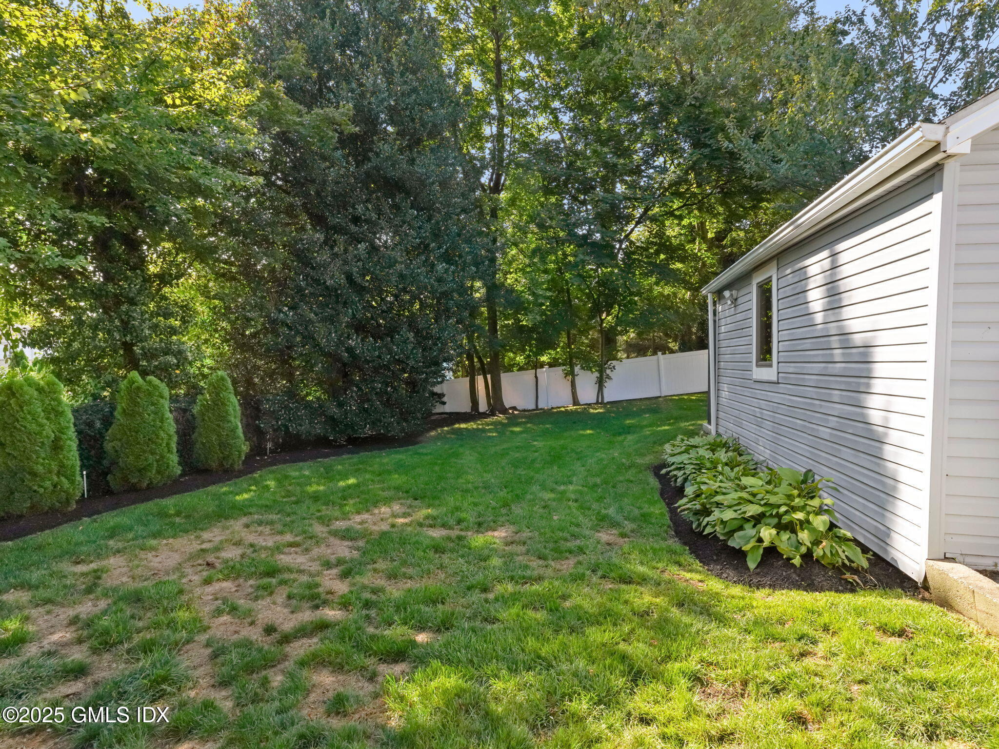 76 Plymouth Road Stamford, CT 06906 - Photo 38 of 47 39-web-or-mls-76-plymouth-rd