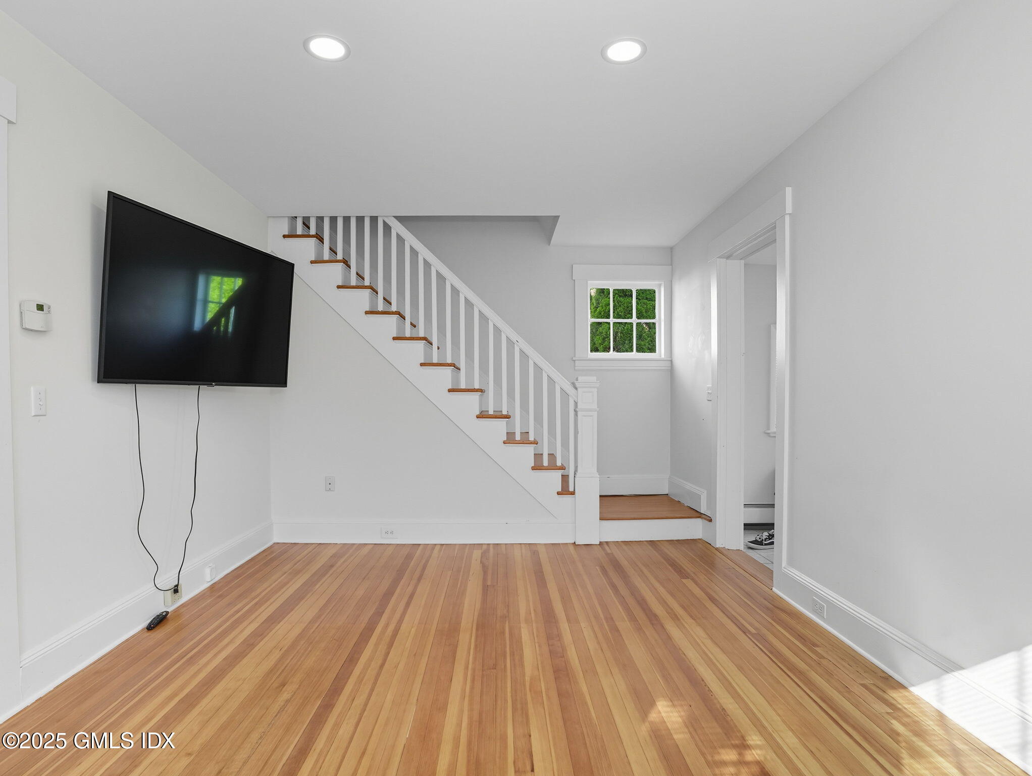 76 Plymouth Road Stamford, CT 06906 - Photo 4 of 47 5-web-or-mls-76-plymouth-rd