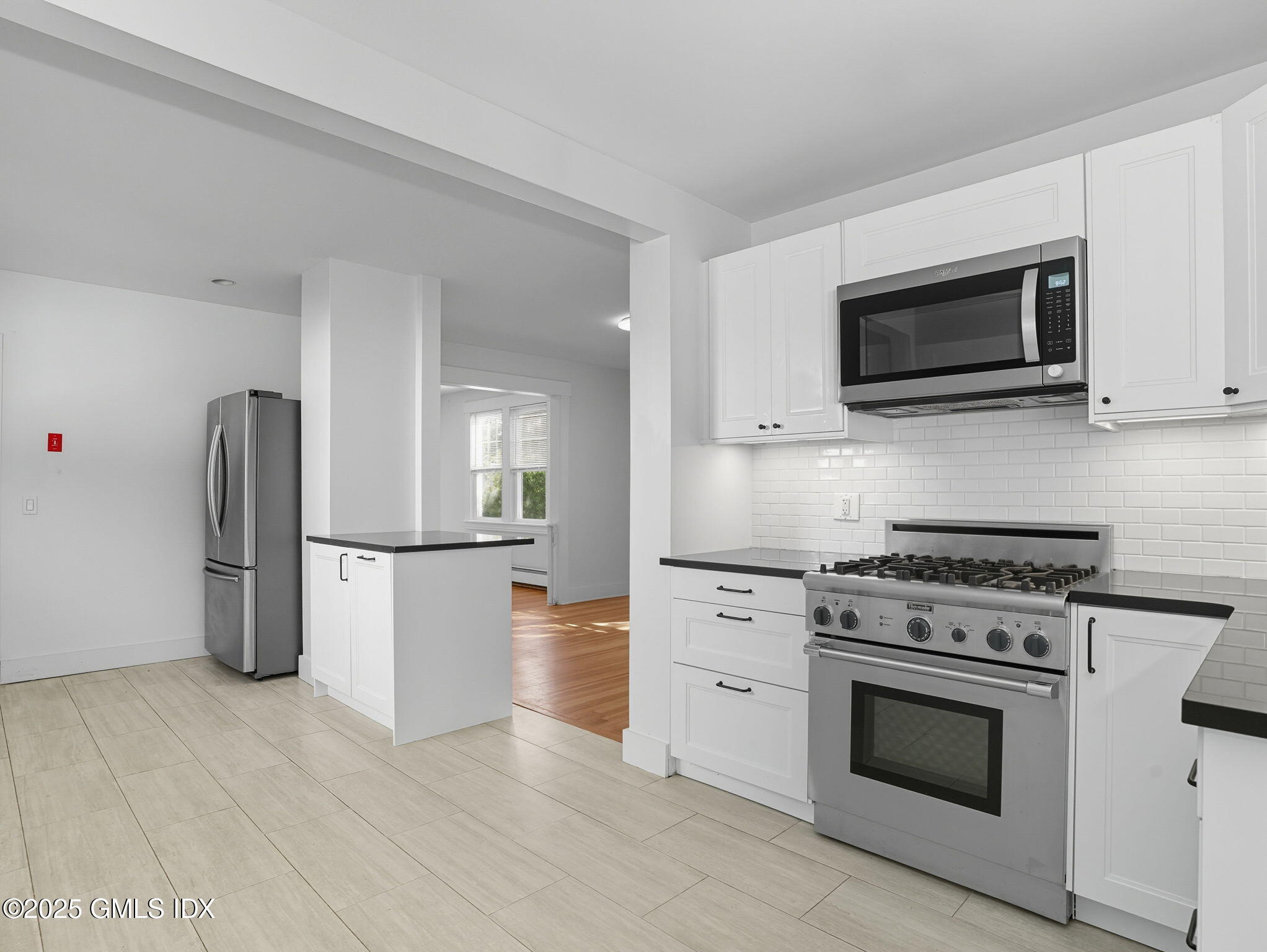 76 Plymouth Road Stamford, CT 06906 - Photo 8 of 47 11-web-or-mls-76-plymouth-rd