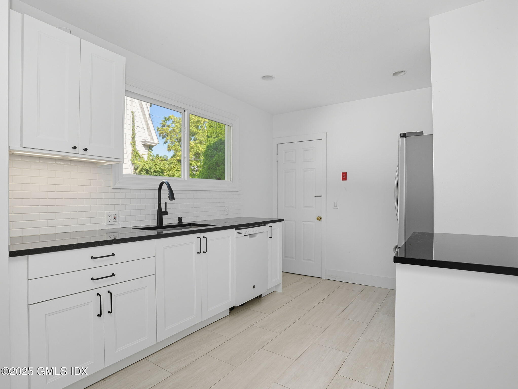 76 Plymouth Road Stamford, CT 06906 - Photo 9 of 47 12-web-or-mls-76-plymouth-rd