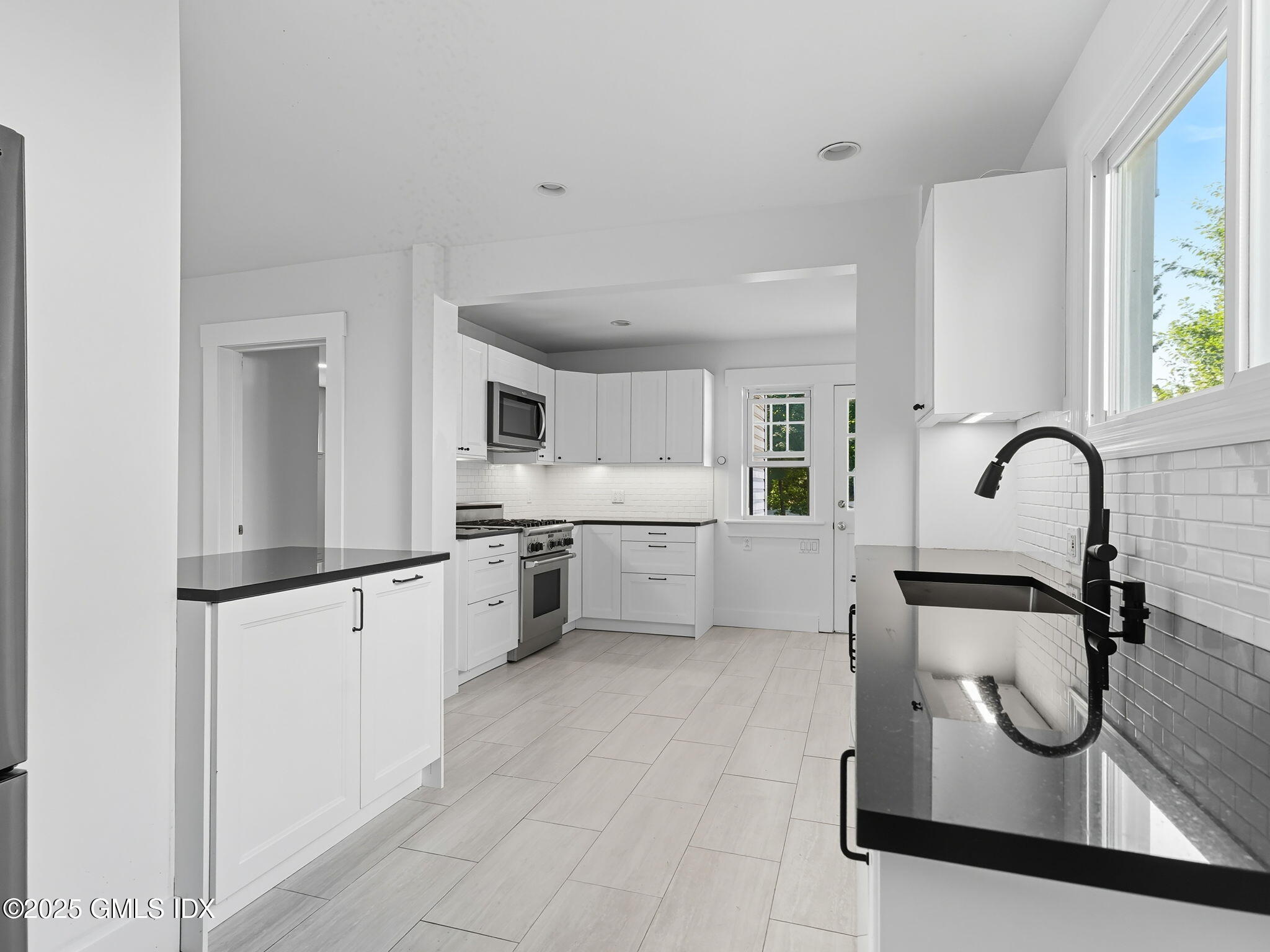 76 Plymouth Road Stamford, CT 06906 - Photo 10 of 47 13-web-or-mls-76-plymouth-rd