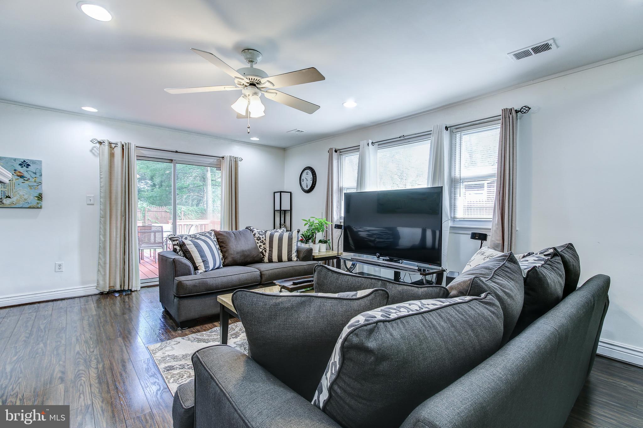 6102 Kirby Road Clinton, MD 20735 - Photo 6 of 31 Living Room