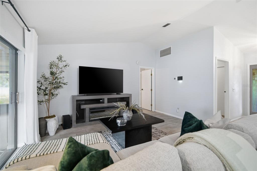 1909 Landside Drive Valrico, FL 33594 - Photo 18 of 36