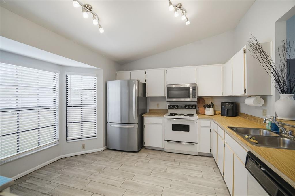 1909 Landside Drive Valrico, FL 33594 - Photo 6 of 36